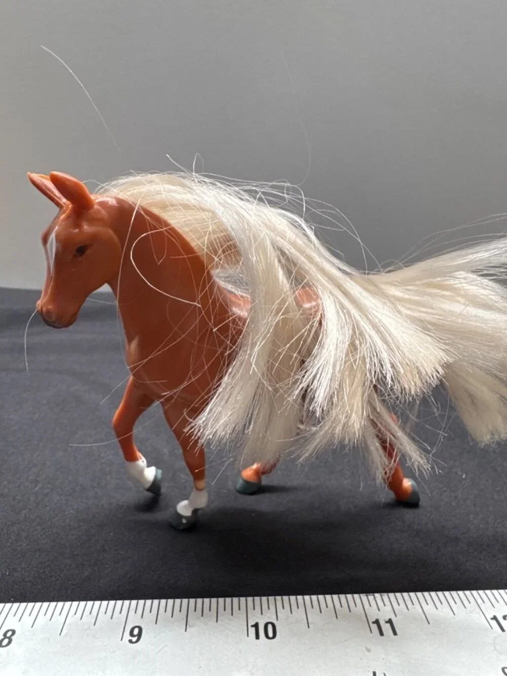 Vintage Plastic Toy 5 Horses With White Mane & Tail 5